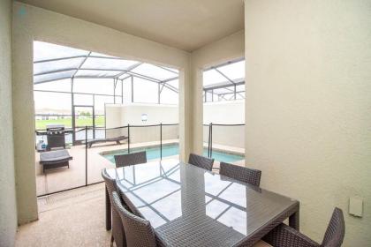 Stylish Townhome w/Resort Amenities Near Disney! - image 10