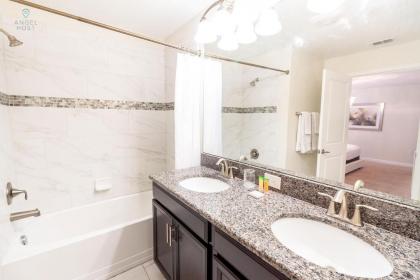 Stylish Townhome w/Resort Amenities Near Disney! - image 15