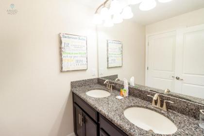 Stylish Townhome w/Resort Amenities Near Disney! - image 20