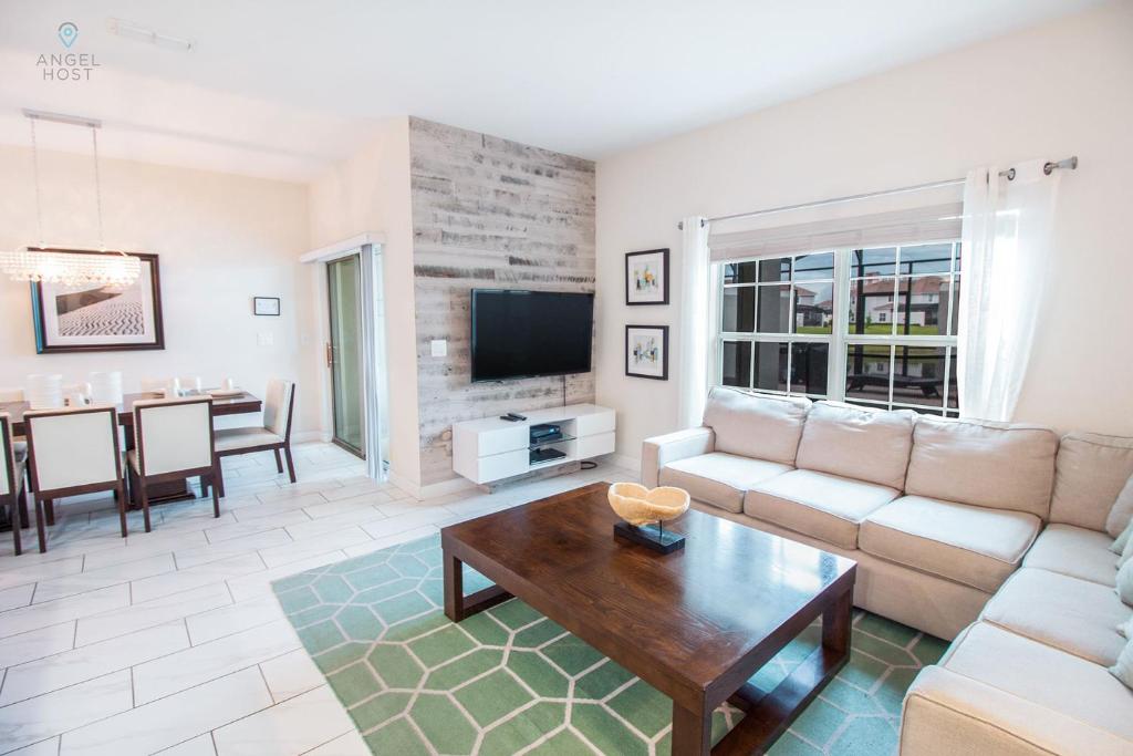 Stylish Townhome w/Resort Amenities Near Disney! - image 3