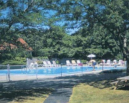 Beach Resort Along the Nantucket Sound in Harwich - image 2