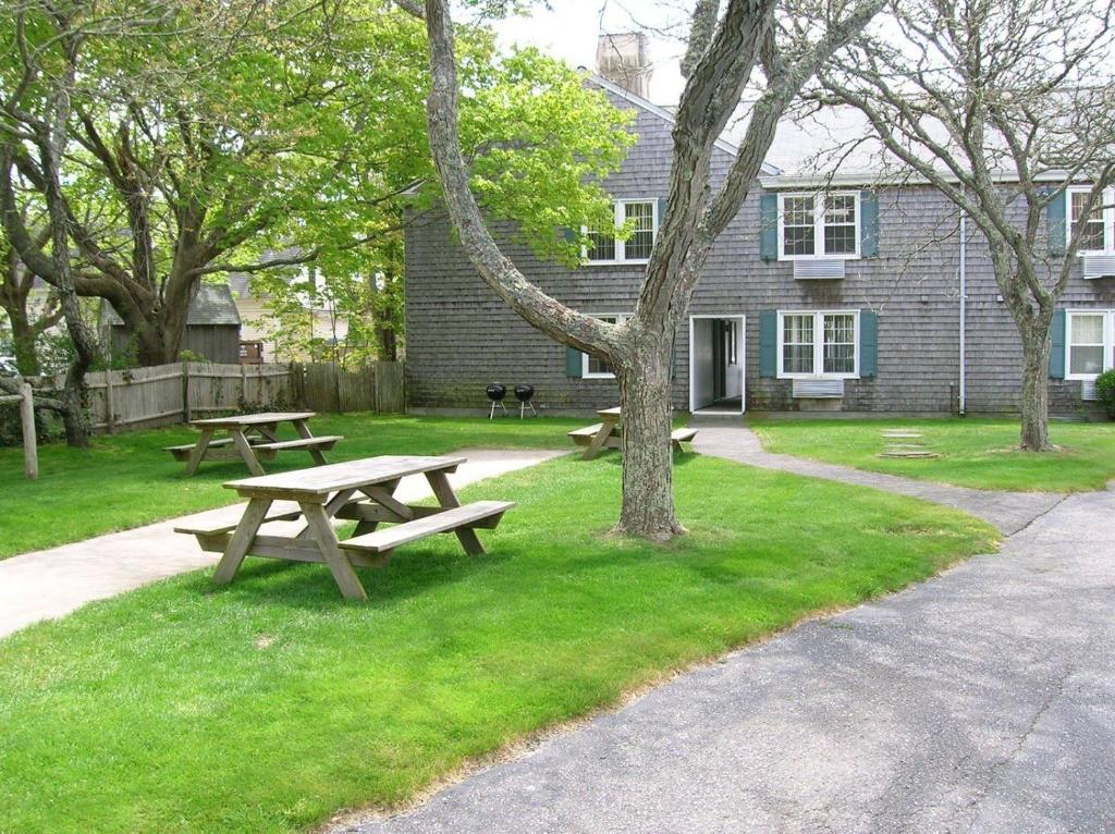 Beach Resort Along the Nantucket Sound in Harwich - image 7