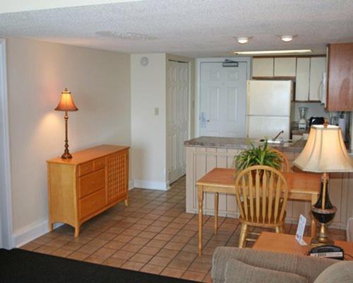 Tranquil Oceanfront Resort Vacation Suites in Garden City Beach - image 3