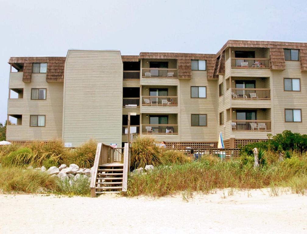 Quiet Oceanfront Beach Resort in Exciting Myrtle Beach - main image