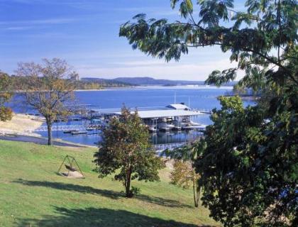 Yacht Club Resort Suites at Table Rock Lake - image 2