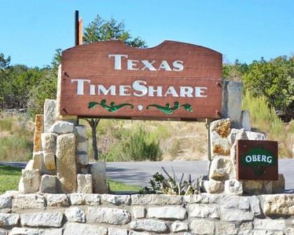 Vacation Resort Cottages Overlooking Lake Travis - image 1