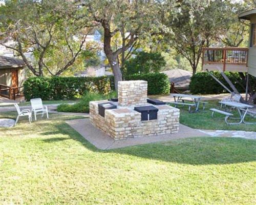 Vacation Resort Cottages Overlooking Lake Travis - image 3