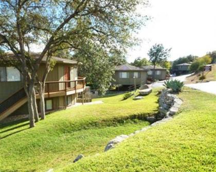 Vacation Resort Cottages Overlooking Lake Travis - image 8