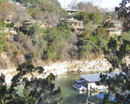 Vacation Resort Cottages Overlooking Lake Travis - image 9