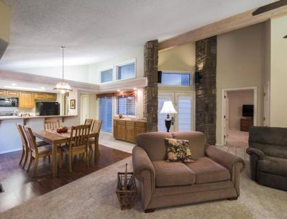 Vacation Resort Condos By the Stunning Ozark Mountains - image 8