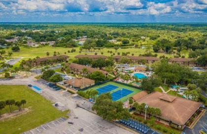 Comfortable Resort Condos in Lehigh Acres Florida - image 1