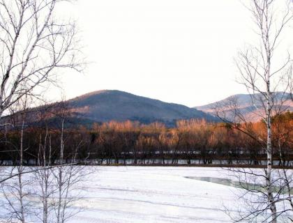 Vacation Resort Suites with River View in Bethel Maine - image 10