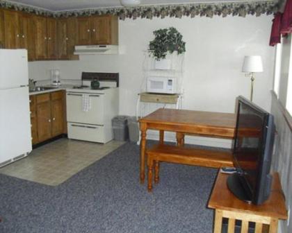 Vacation Resort Suites with River View in Bethel Maine - image 2