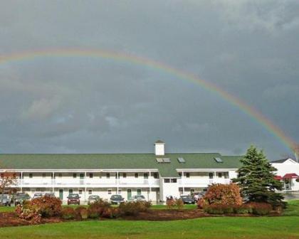 Vacation Resort Suites with River View in Bethel Maine - image 4