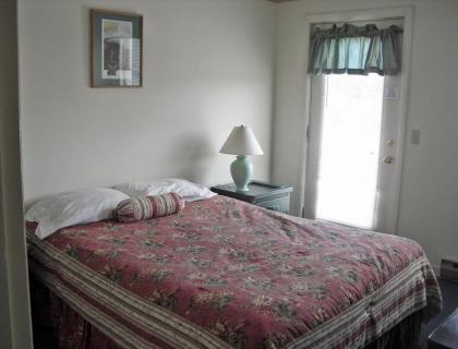 Vacation Resort Suites with River View in Bethel Maine - image 6