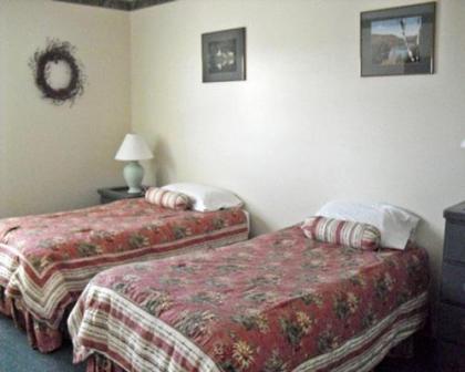 Vacation Resort Suites with River View in Bethel Maine - image 8