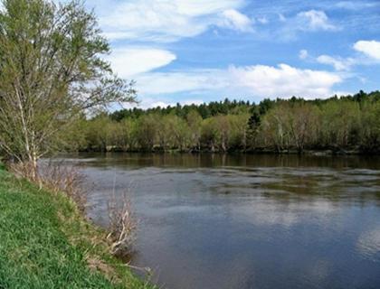 Vacation Resort Suites with River View in Bethel Maine - image 9