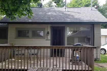 Sturgeon Cabin - Waterfront resort on Fremont Wolf River - image 6