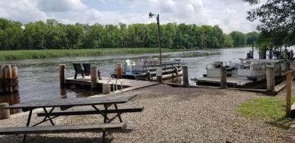 Sturgeon Cabin - Waterfront resort on Fremont Wolf River - image 8