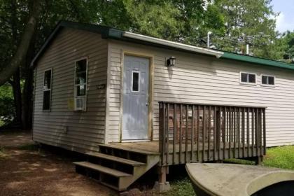 Crappie Cabin - Waterfront resort on Fremont Wolf River - image 1