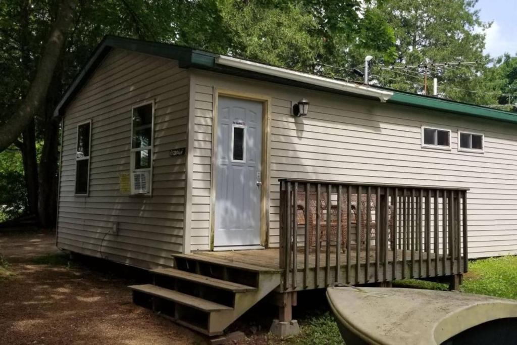 Crappie Cabin - Waterfront resort on Fremont Wolf River - main image