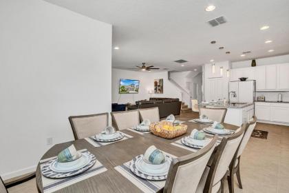 5BR Home - Family Luxury Resort - Private Pool and BBQ! - image 10