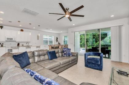 5BR Home - Family Luxury Resort - Private Pool and BBQ! - image 3