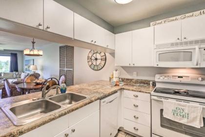 Edgewater Resort Condo Walk to Beachfront! - image 6