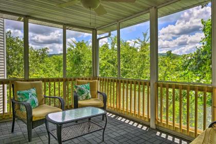 Resort-Style Getaway 2 Mi to Table Rock Lake - image 3