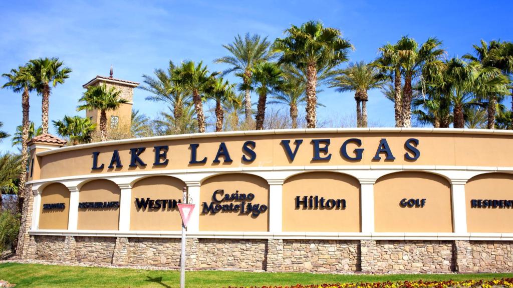 Luxury Lake Las Vegas Condo with Resort Amenities! - image 3