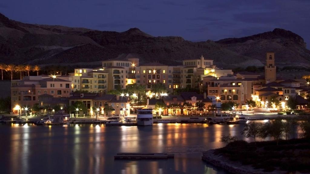 Luxury Lake Las Vegas Condo with Resort Amenities! - image 4