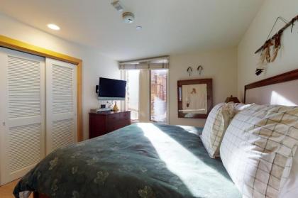 Lovely Vail Village Creekside 2 Bedroom Condo with Hot Tub and Pool. - image 12