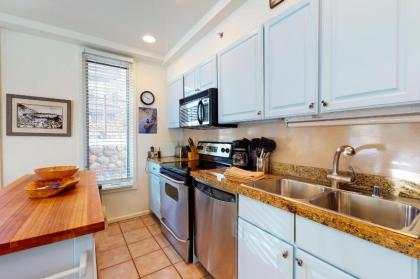 Lovely Vail Village Creekside 2 Bedroom Condo with Hot Tub and Pool. - image 2