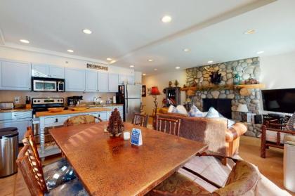 Lovely Vail Village Creekside 2 Bedroom Condo with Hot Tub and Pool. - image 6