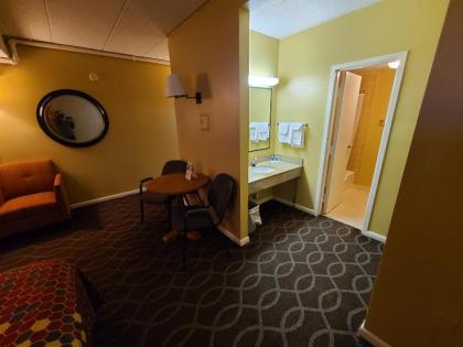 Rodeway Inn Virginia Beach - image 9