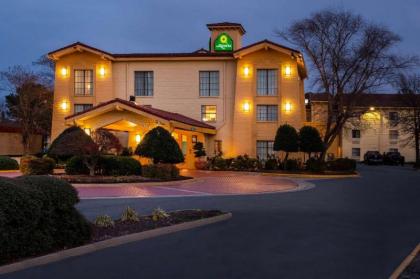 La Quinta Inn & Suites by Wyndham Norfolk Virginia Beach - image 9