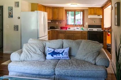 3 Bed 1 Bath Vacation home in West Yarmouth - image 12