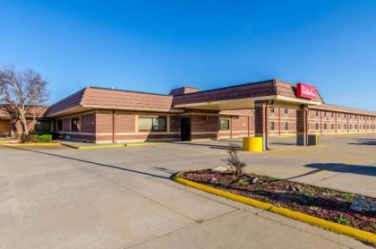 Red Roof Inn & Conference Center Wichita Airport - image 9