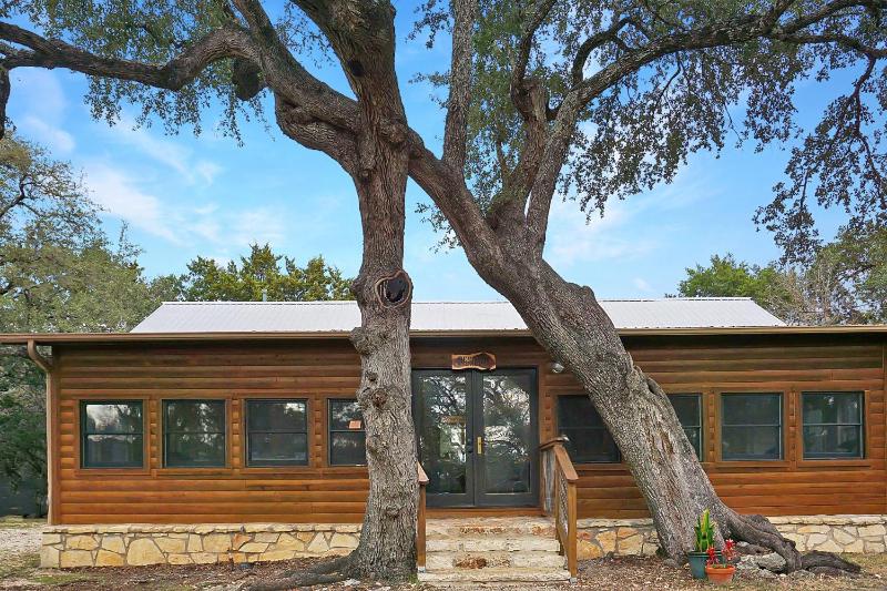 Wimberley Log Cabins Resort and Suites - Reunion Cabin - image 6