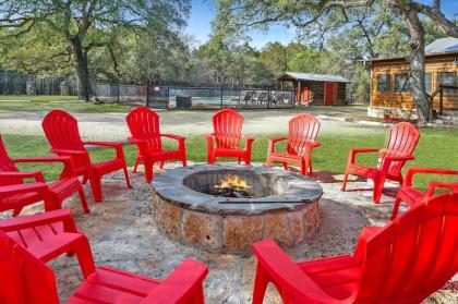 Wimberley Log Cabins Resort and Suites - Reunion Cabin - image 9