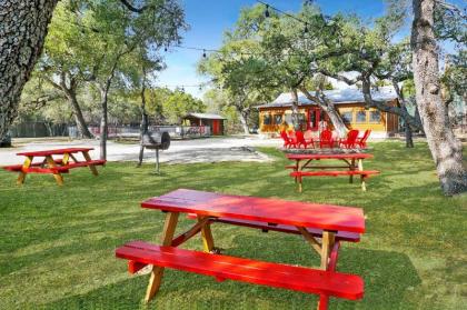 Wimberley Log Cabins Resort and Suites - Reunion Cabin - image 12