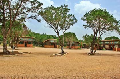 Cottages at Green Acres - Dripping Springs Suite - image 11