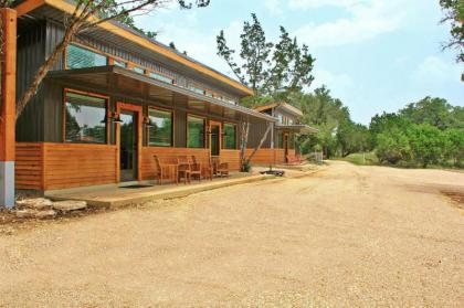 Cottages at Green Acres - Dripping Springs Suite - image 12