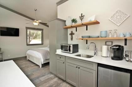 Green Acres Cottages - Fredericksburg Suite