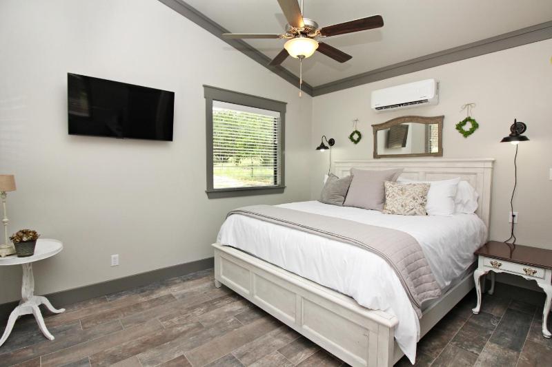 Green Acres Cottages - Gruene Suite - image 5