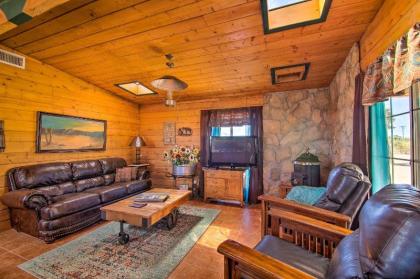 Cozy Cabin with Hot Tub Fire Pit BBQs and Hammocks! - image 6